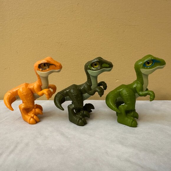7 Imaginext Figures / 3 Tribal Warriors and 4 Jurassic World Raptors - Picture 8 of 12